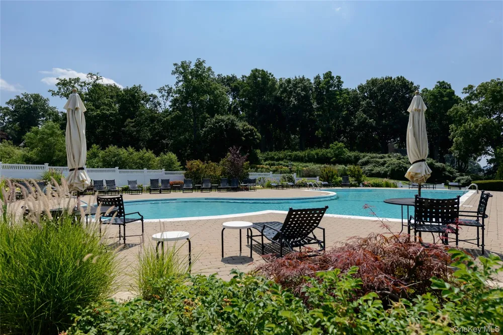 62 Pembroke Drive Glen Cove, NY 11542