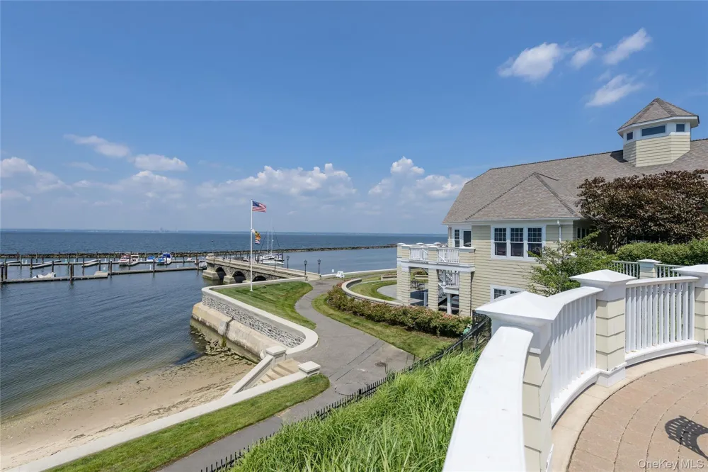 62 Pembroke Drive Glen Cove, NY 11542