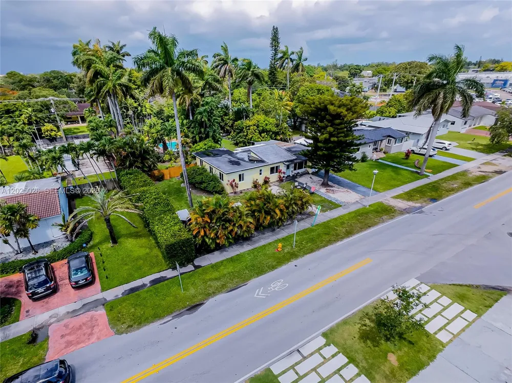 548 East Dr Miami Springs, FL 33166