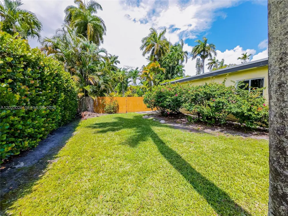 548 East Dr Miami Springs, FL 33166