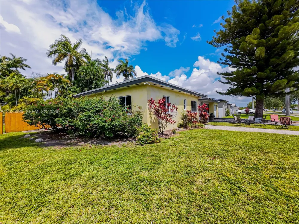 548 East Dr Miami Springs, FL 33166
