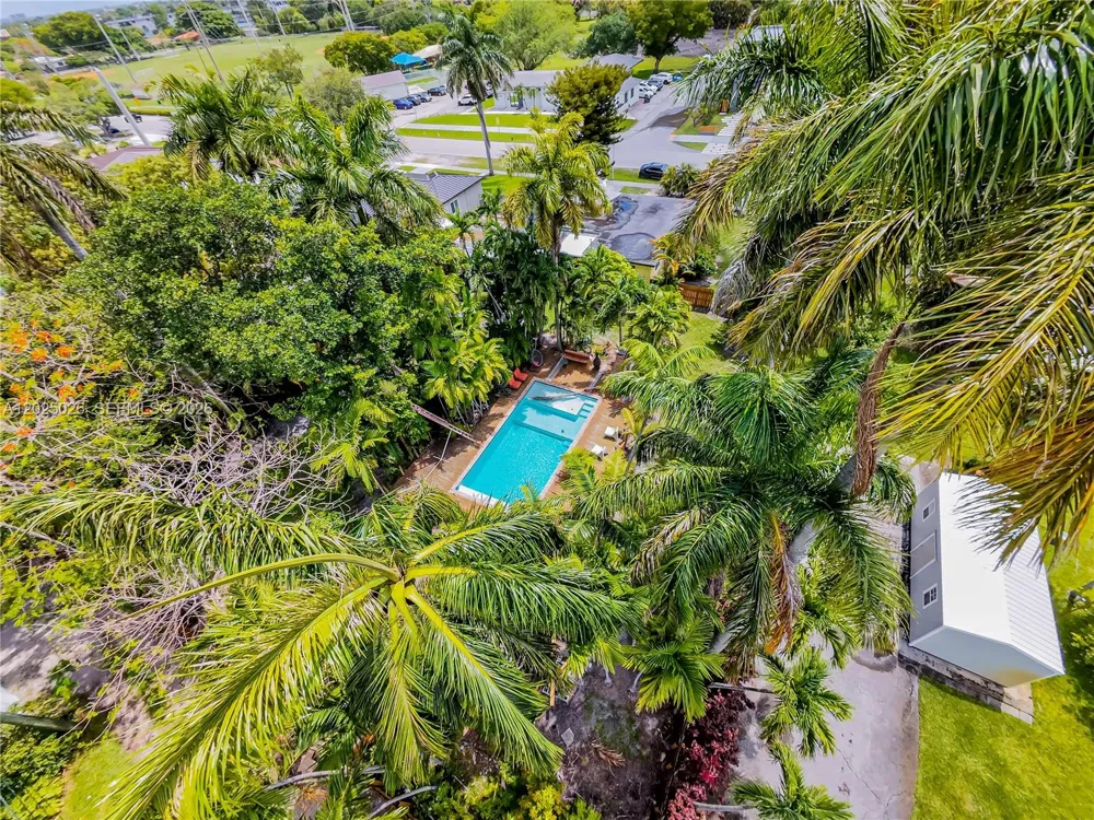 548 East Dr Miami Springs, FL 33166