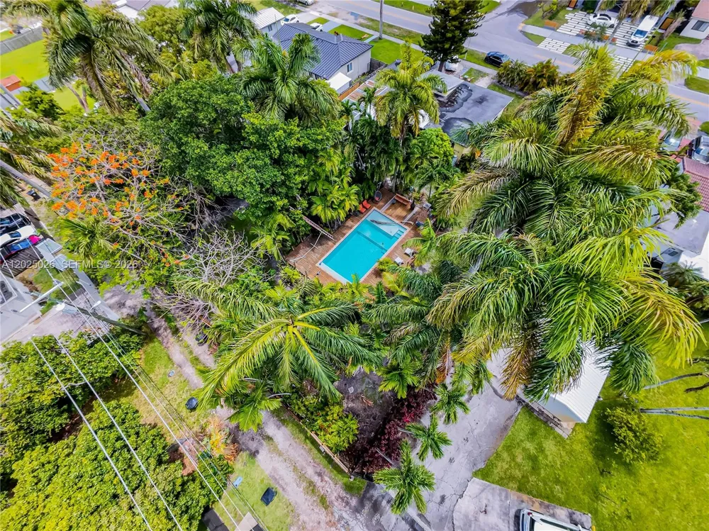 548 East Dr Miami Springs, FL 33166