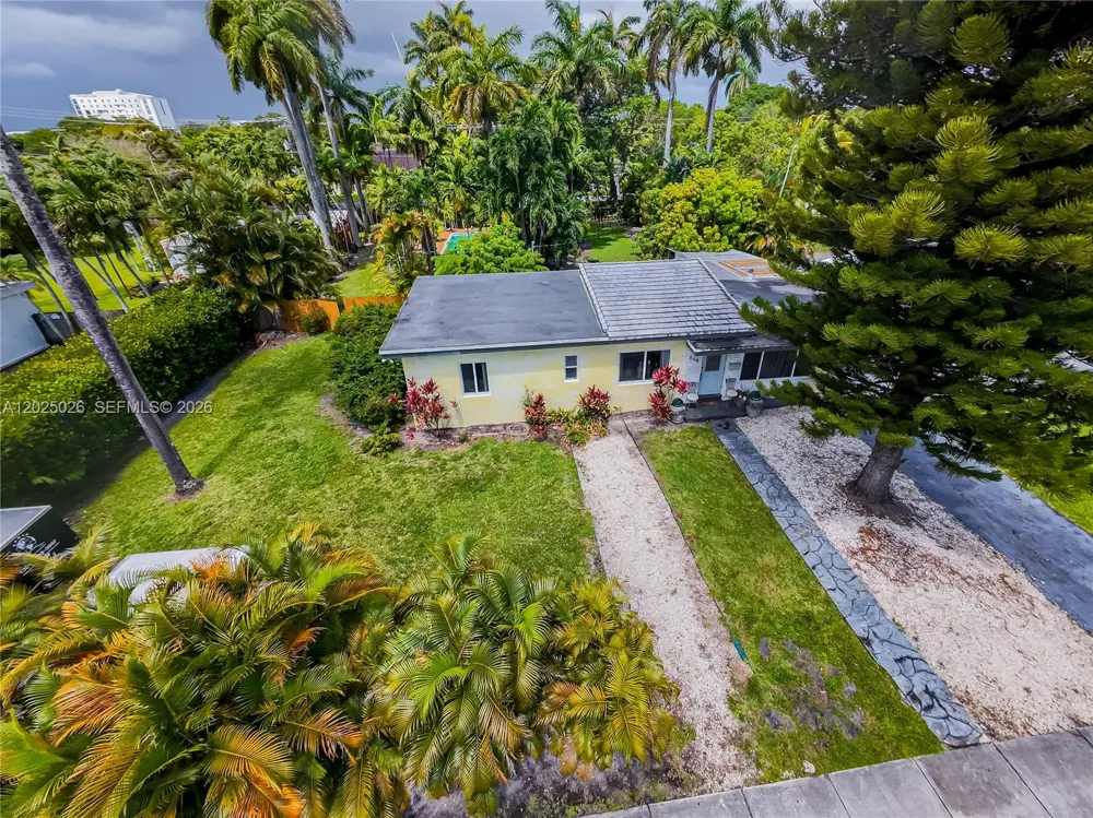 548 East Dr Miami Springs, FL 33166