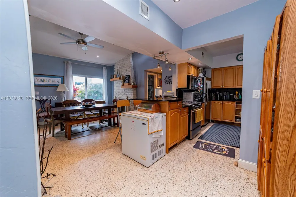 548 East Dr Miami Springs, FL 33166