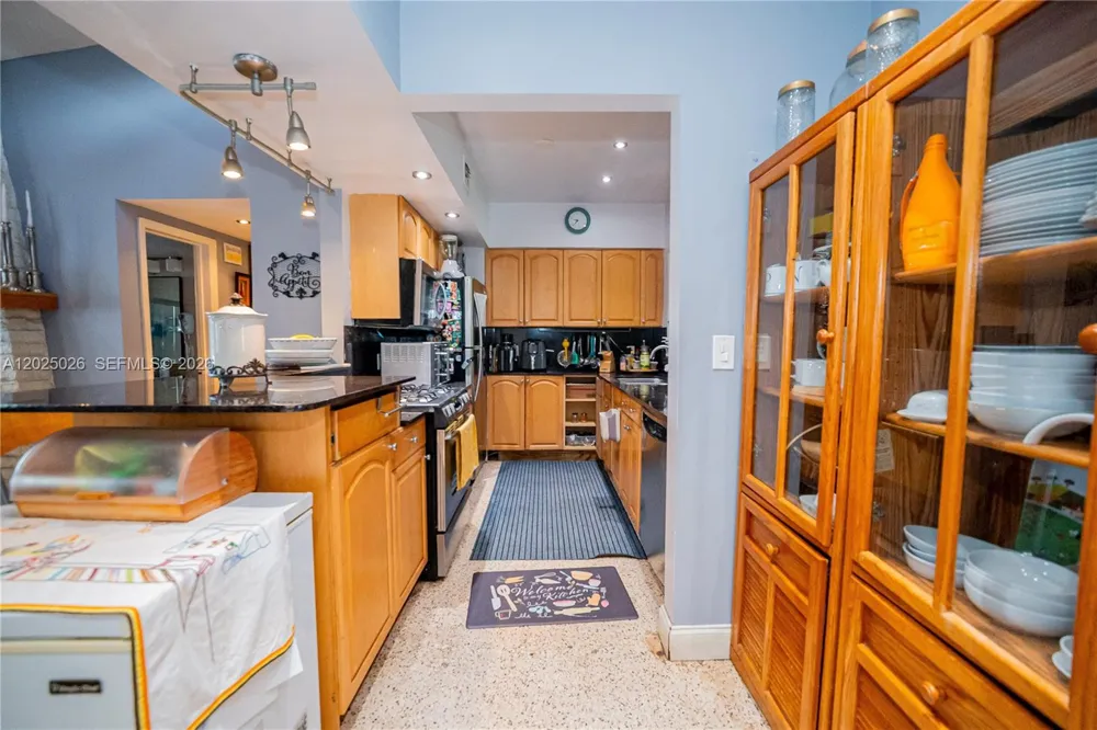 548 East Dr Miami Springs, FL 33166