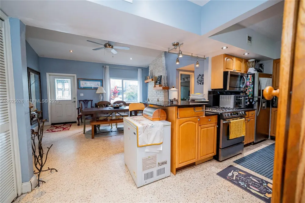 548 East Dr Miami Springs, FL 33166