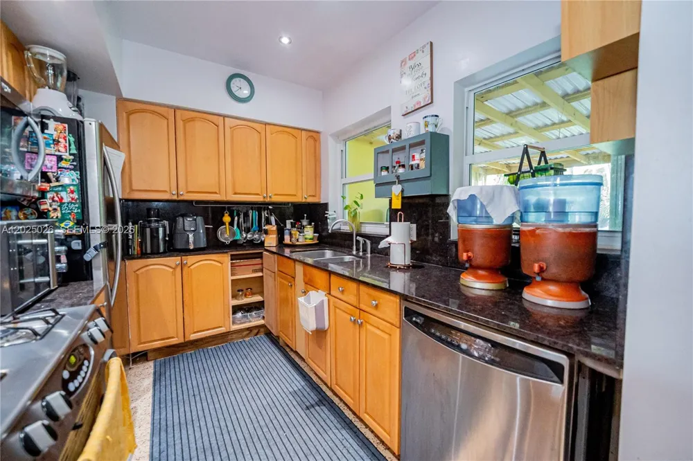 548 East Dr Miami Springs, FL 33166