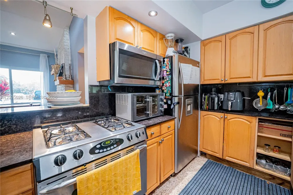 548 East Dr Miami Springs, FL 33166