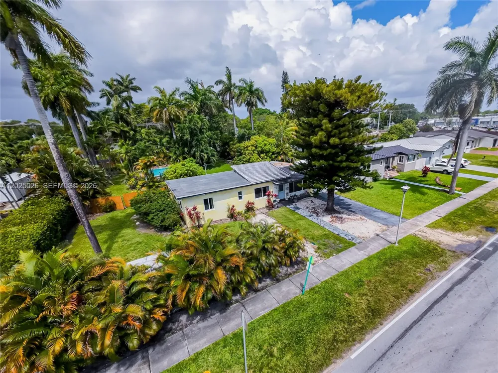 548 East Dr Miami Springs, FL 33166