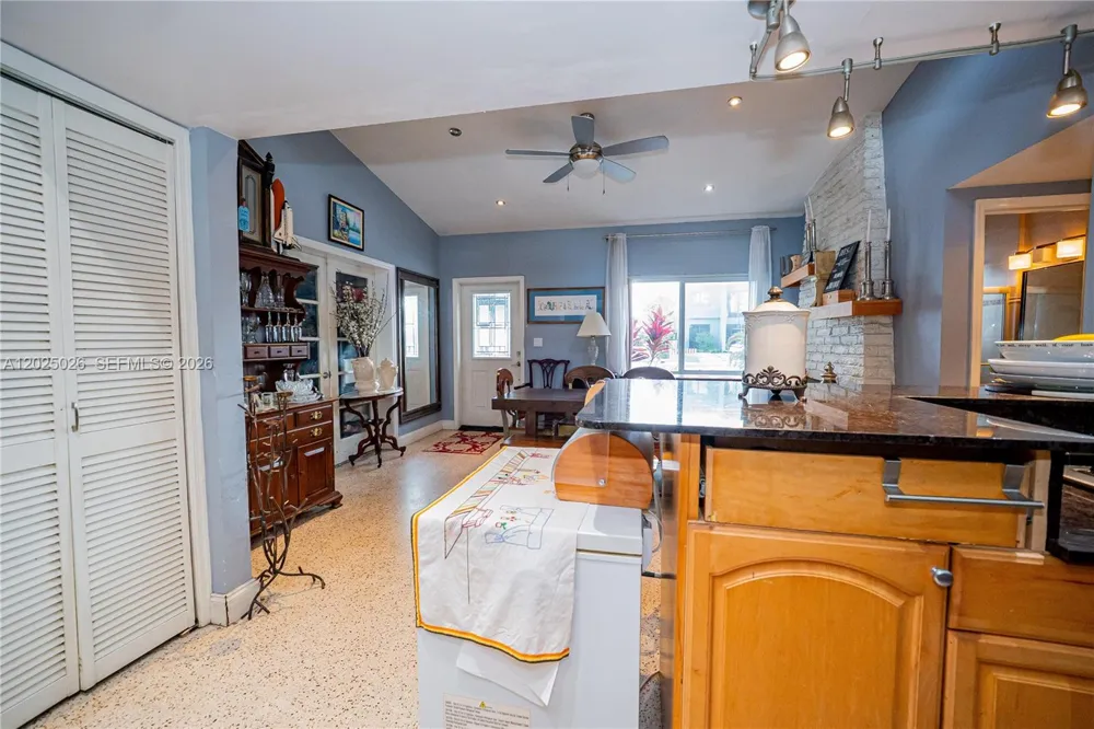 548 East Dr Miami Springs, FL 33166