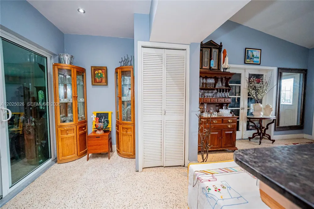 548 East Dr Miami Springs, FL 33166