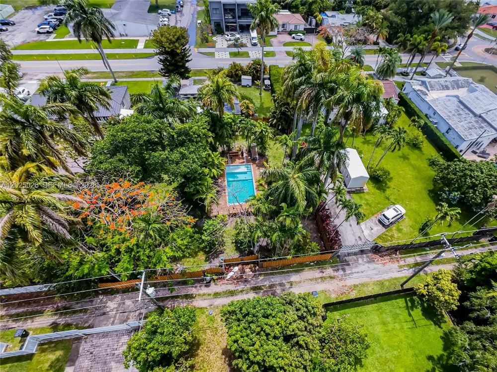 548 East Dr Miami Springs, FL 33166