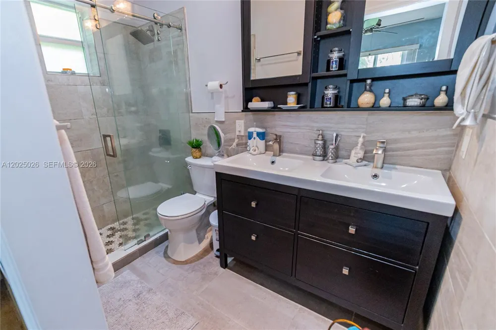 548 East Dr Miami Springs, FL 33166