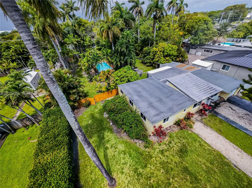 548 East Dr Miami Springs, FL 33166