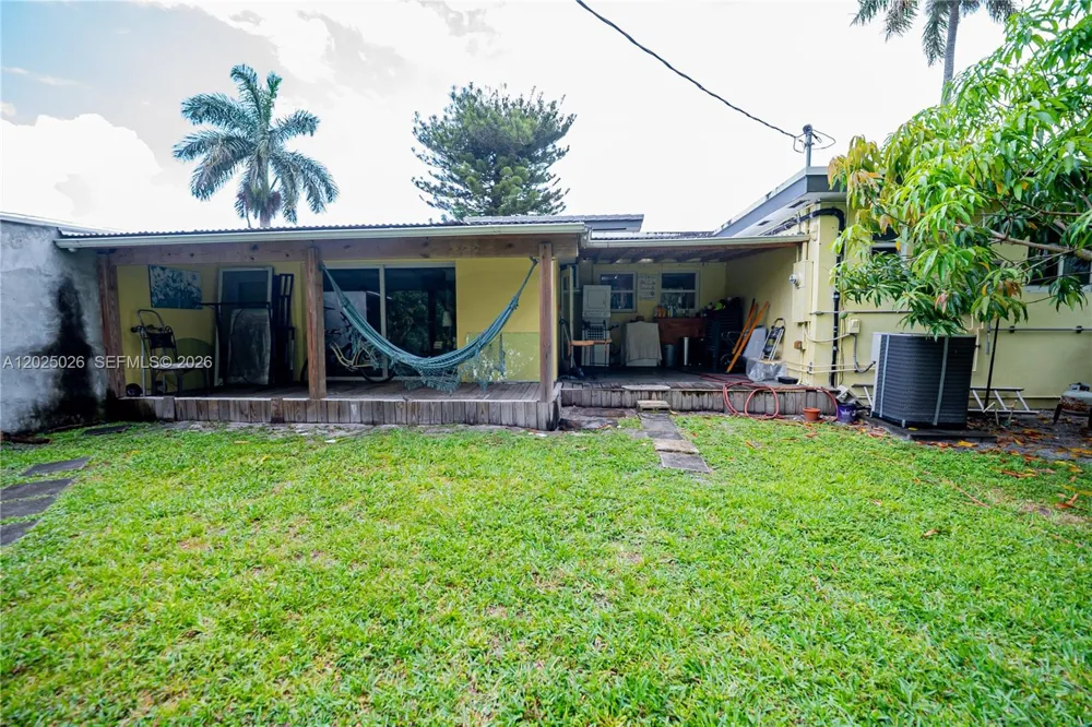 548 East Dr Miami Springs, FL 33166