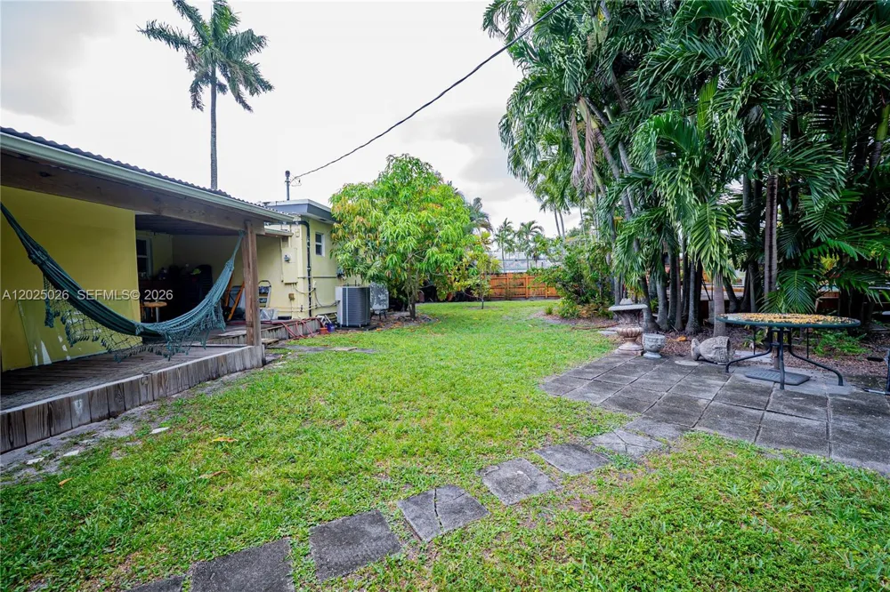 548 East Dr Miami Springs, FL 33166