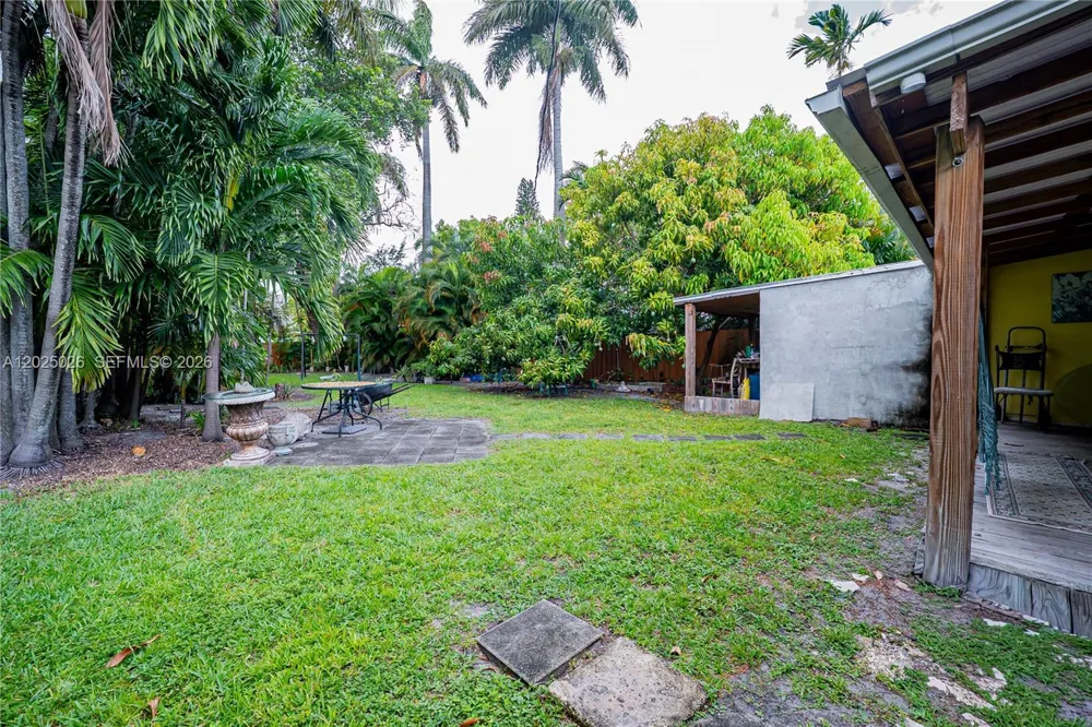 548 East Dr Miami Springs, FL 33166