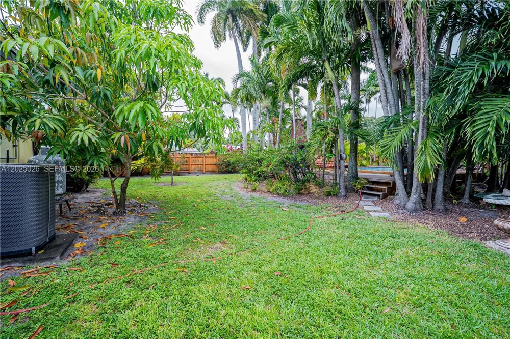 548 East Dr Miami Springs, FL 33166