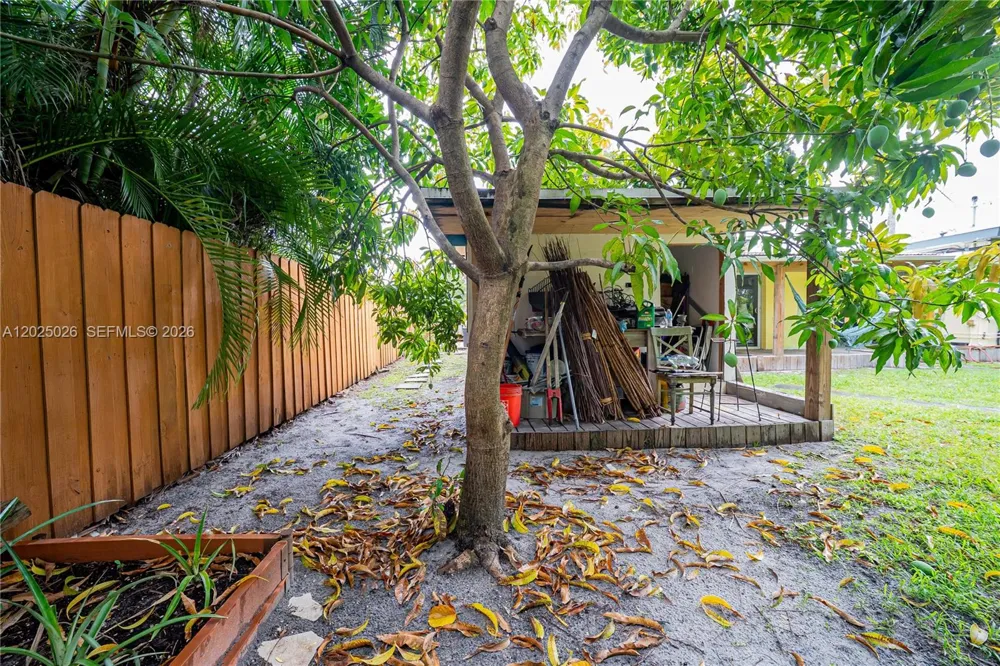 548 East Dr Miami Springs, FL 33166