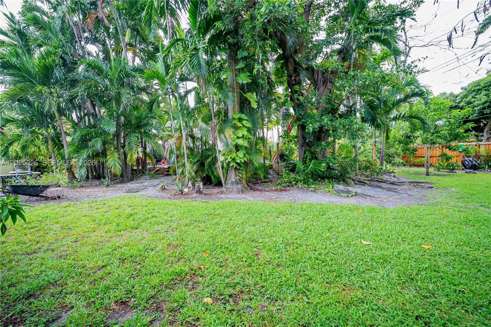 548 East Dr Miami Springs, FL 33166