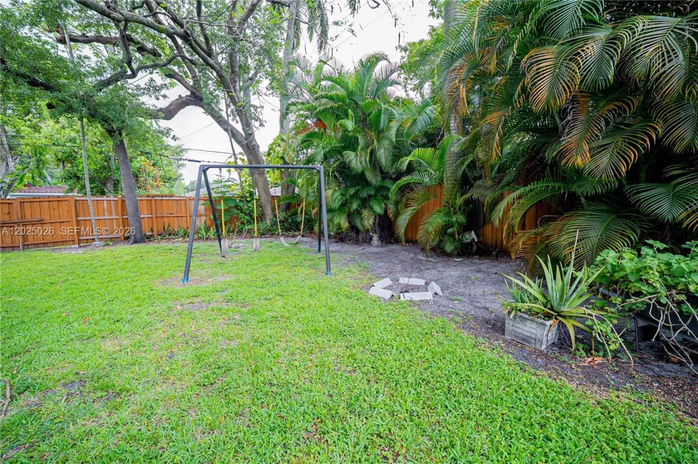 548 East Dr Miami Springs, FL 33166