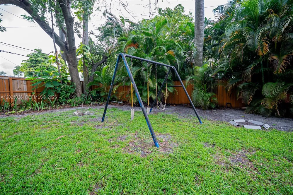 548 East Dr Miami Springs, FL 33166