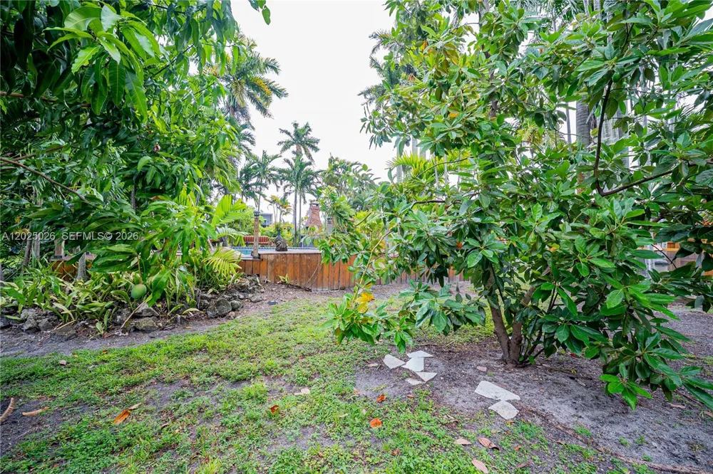 548 East Dr Miami Springs, FL 33166