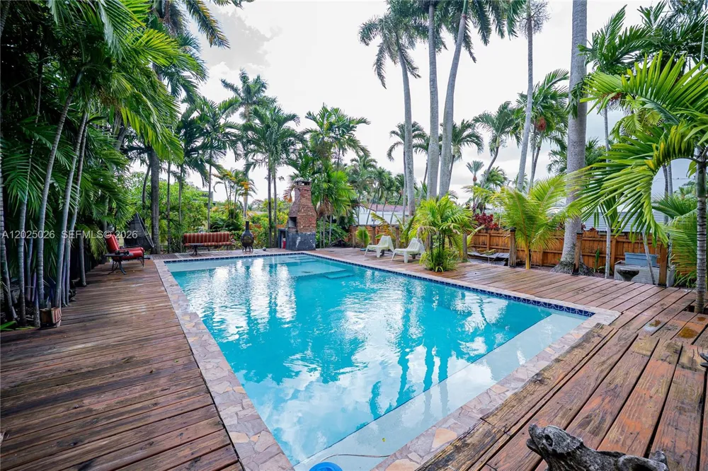 548 East Dr Miami Springs, FL 33166