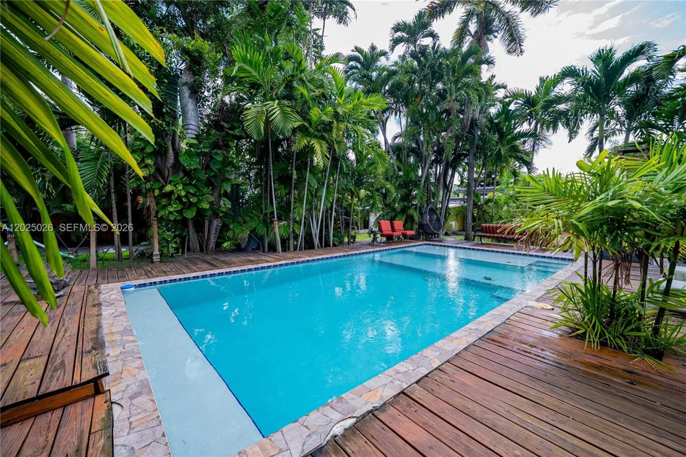 548 East Dr Miami Springs, FL 33166