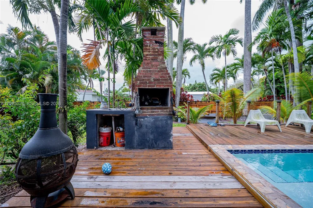 548 East Dr Miami Springs, FL 33166