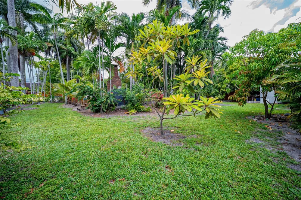 548 East Dr Miami Springs, FL 33166