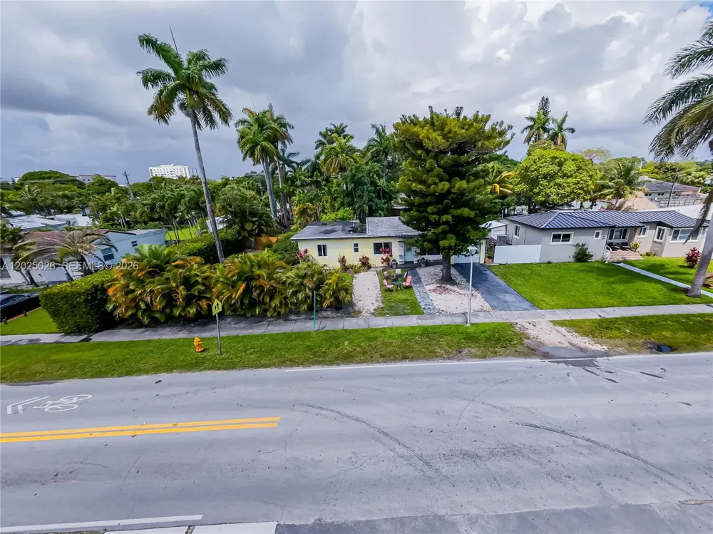 548 East Dr Miami Springs, FL 33166