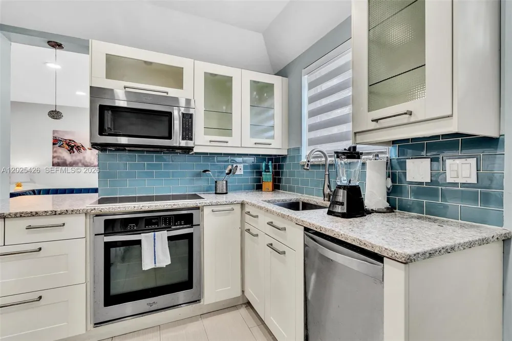 10004 E Bay Harbor Dr #3 Bay Harbor Islands, FL 33154