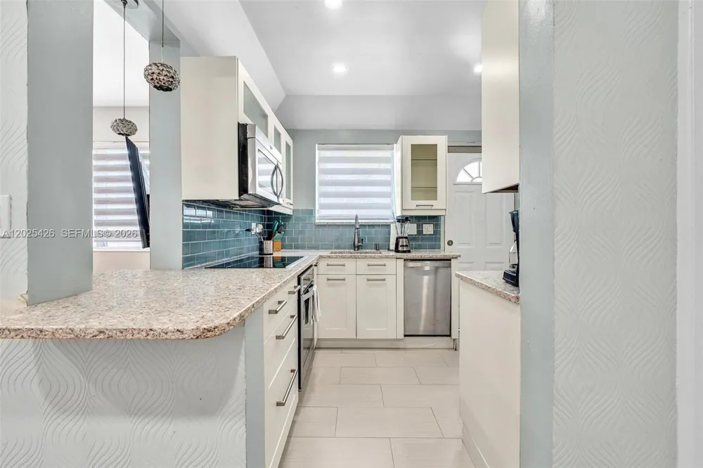 10004 E Bay Harbor Dr #3 Bay Harbor Islands, FL 33154