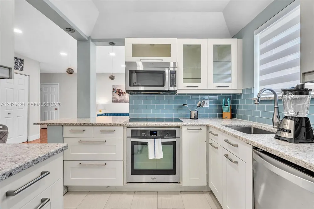 10004 E Bay Harbor Dr #3 Bay Harbor Islands, FL 33154