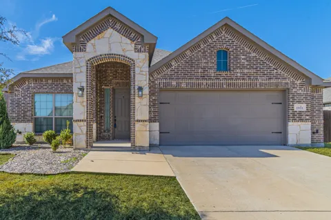 1901 Maplewood Drive
