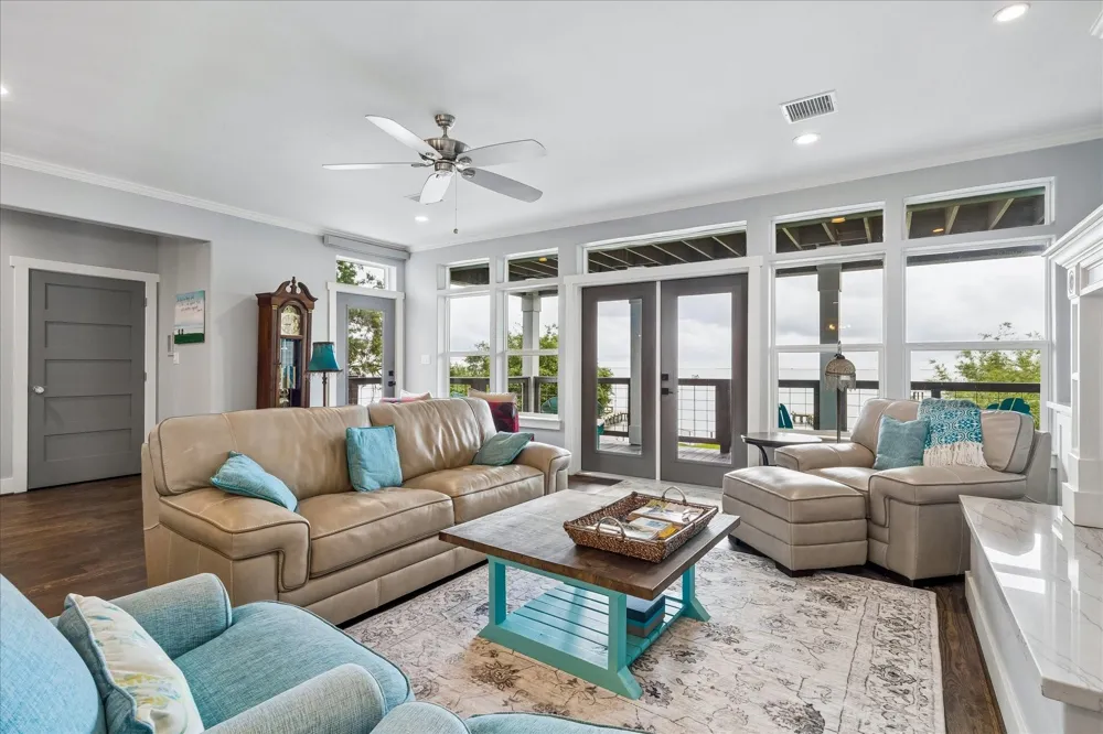 4019 Bayshore Drive Drive Bacliff, TX 77518