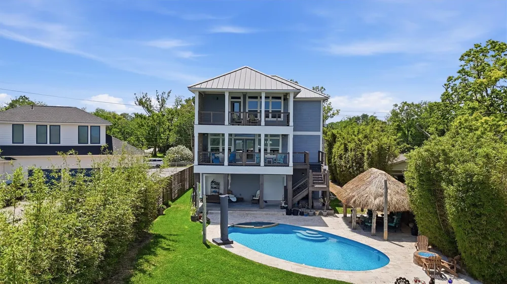 4019 Bayshore Drive Drive Bacliff, TX 77518