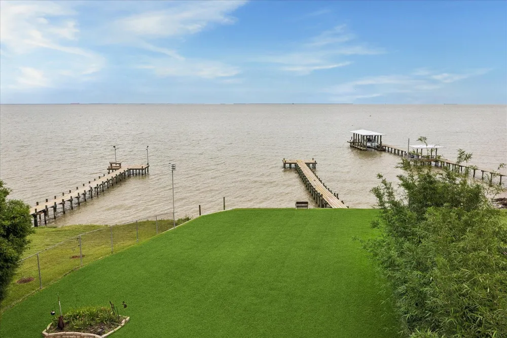 4019 Bayshore Drive Drive Bacliff, TX 77518