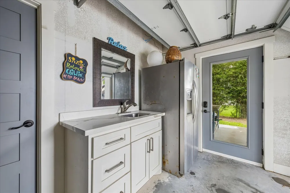4019 Bayshore Drive Drive Bacliff, TX 77518