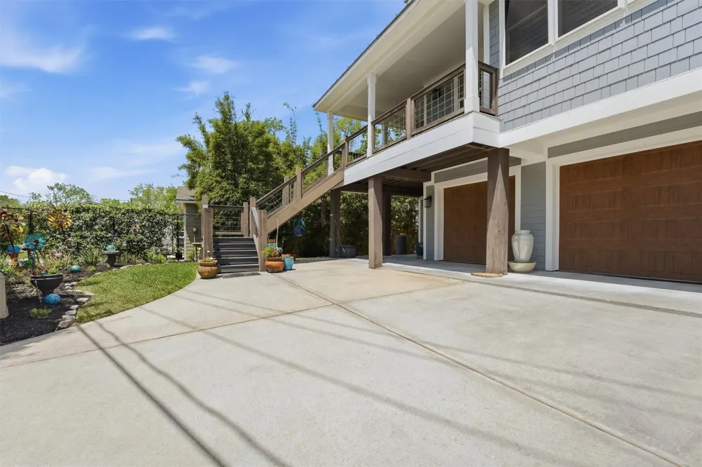 4019 Bayshore Drive Drive Bacliff, TX 77518