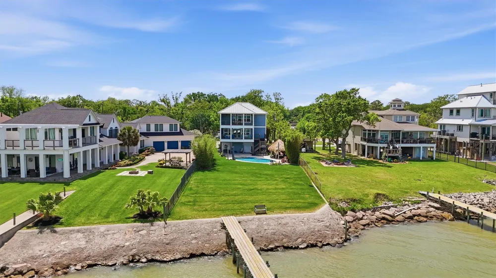 4019 Bayshore Drive Drive Bacliff, TX 77518