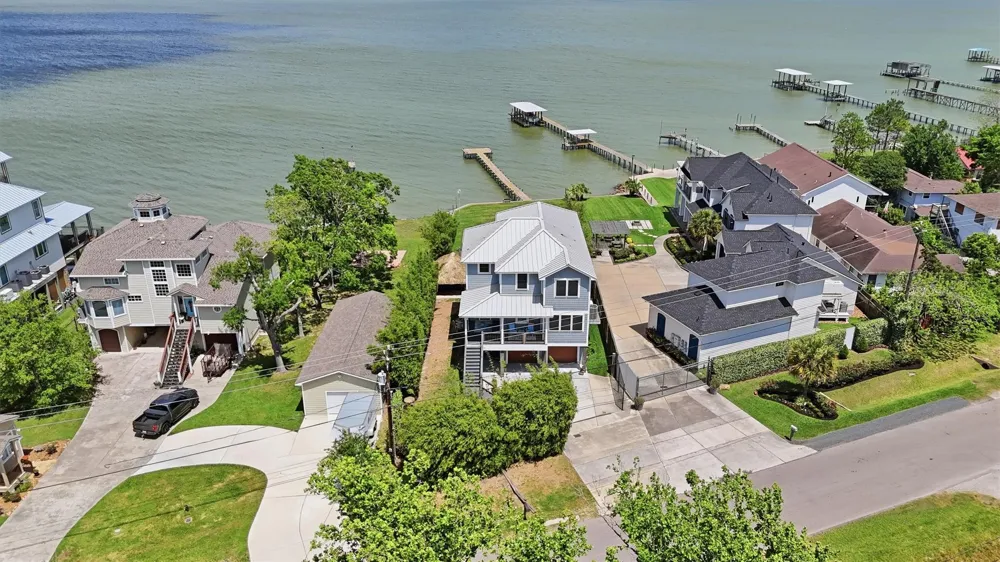4019 Bayshore Drive Drive Bacliff, TX 77518
