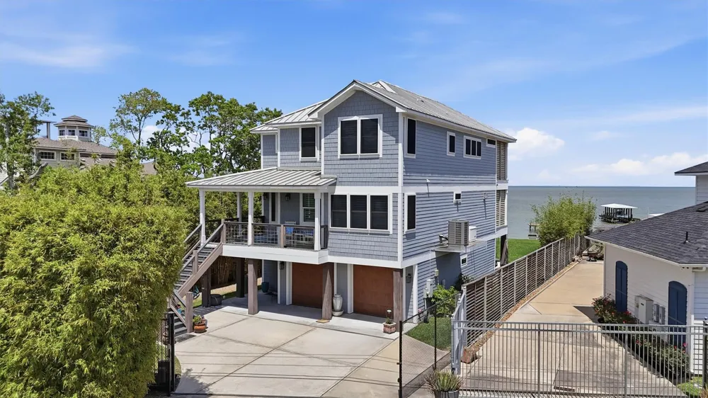 4019 Bayshore Drive Drive Bacliff, TX 77518