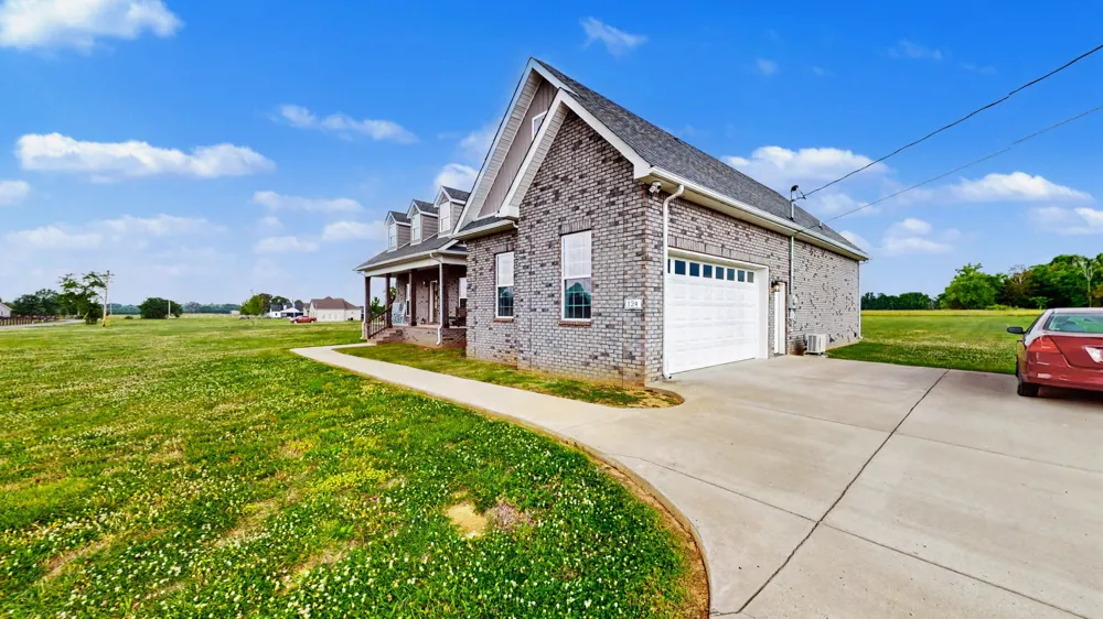 124 Barber Rd Unionville, TN 37180