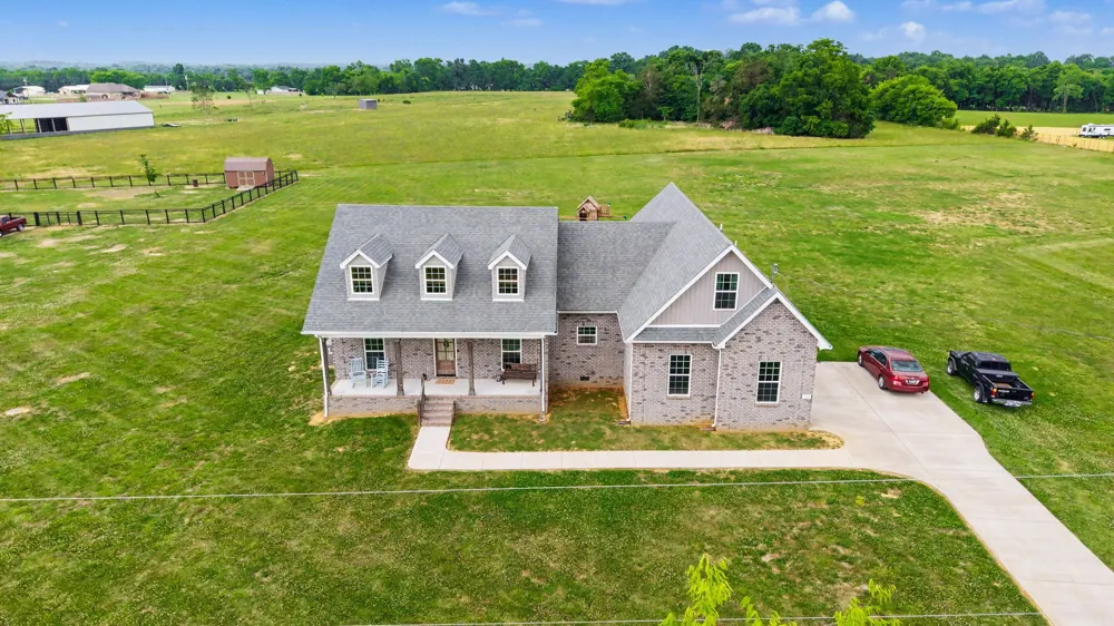 124 Barber Rd Unionville, TN 37180