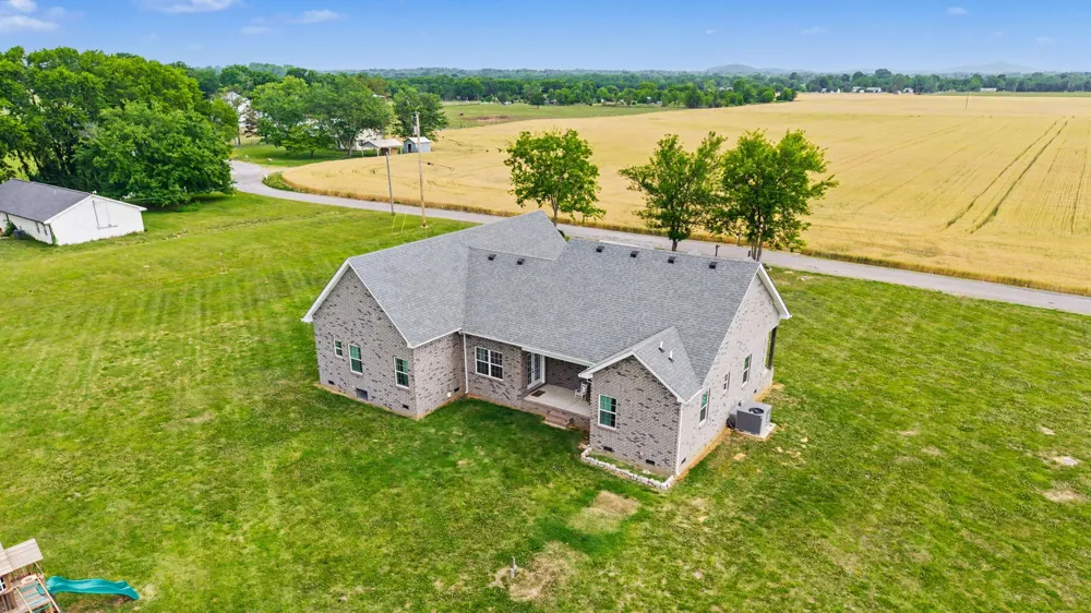 124 Barber Rd Unionville, TN 37180