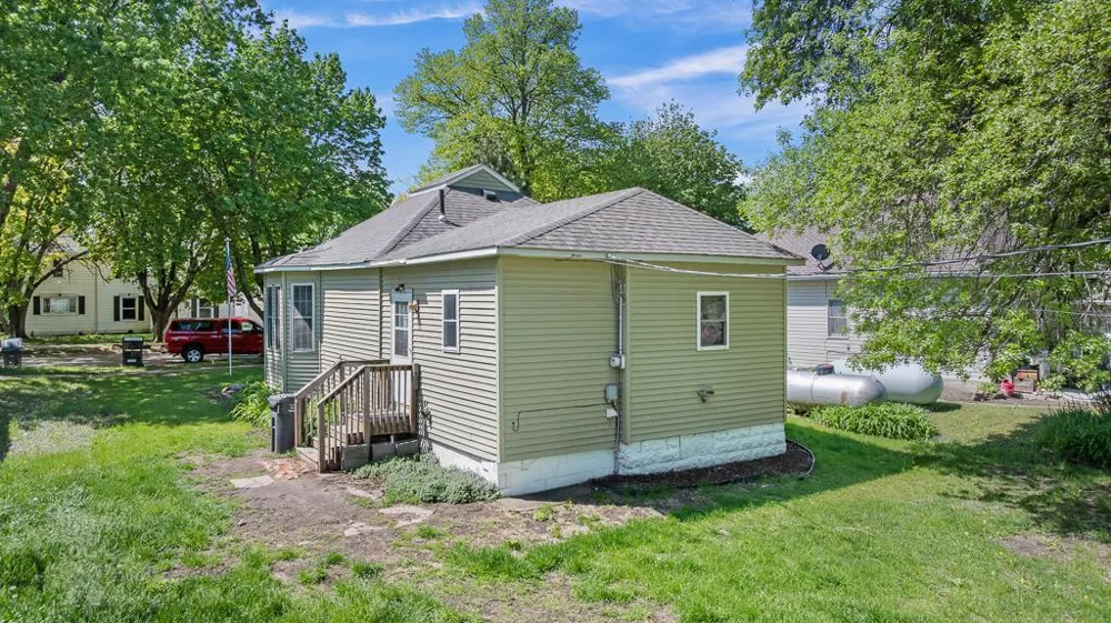 102 E Lyon Street Minneota, MN 56264
