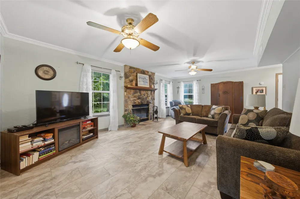 2746 Hopson Drive Athens, TX 75752